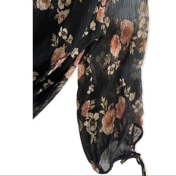 🌸4/$50🌸 off the shoulder floral dress DEX - Picture 3 of 8